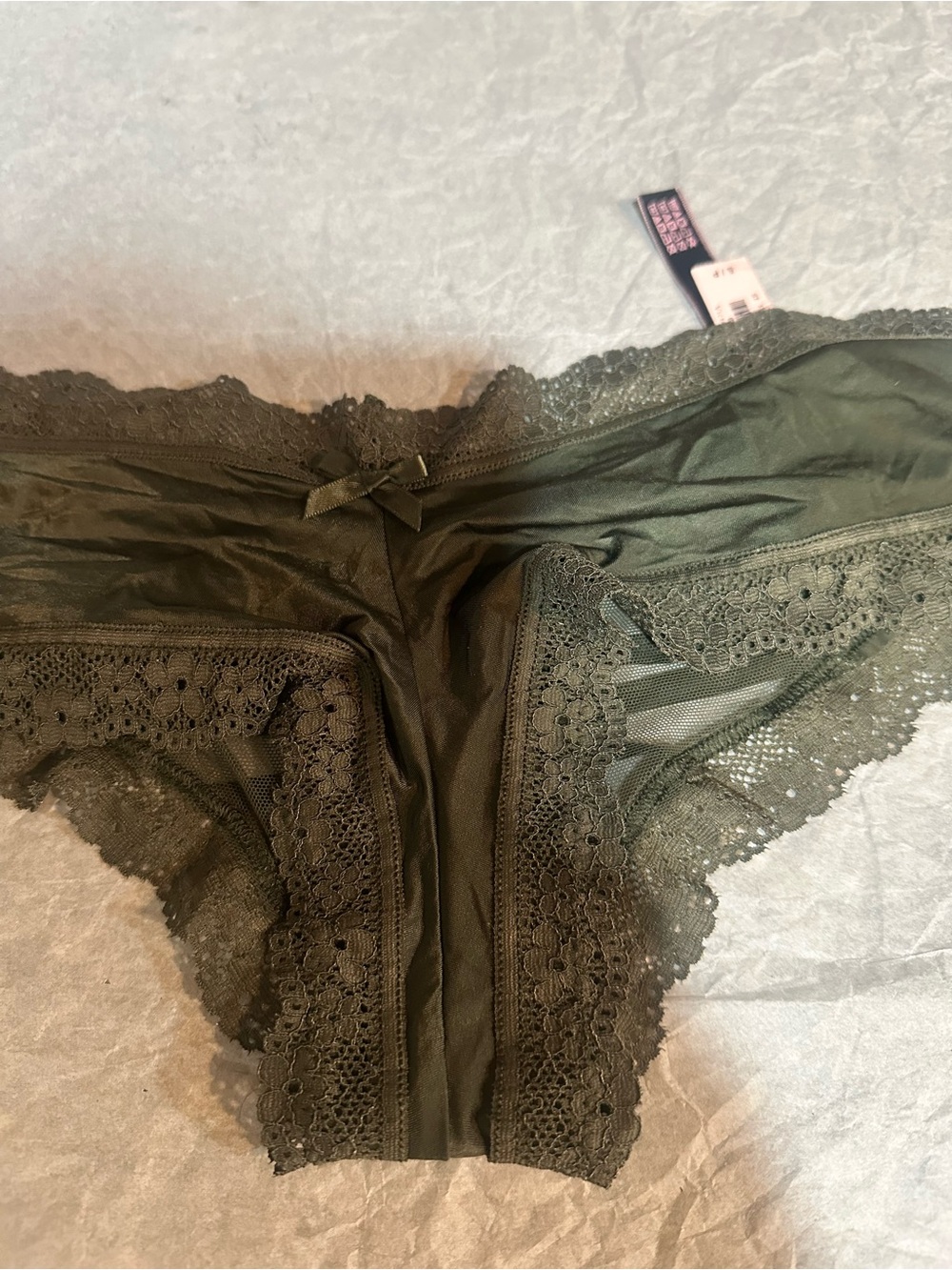 Victoria’s Secret Lace Trim Olive Green Thong Women's panty S Nwt